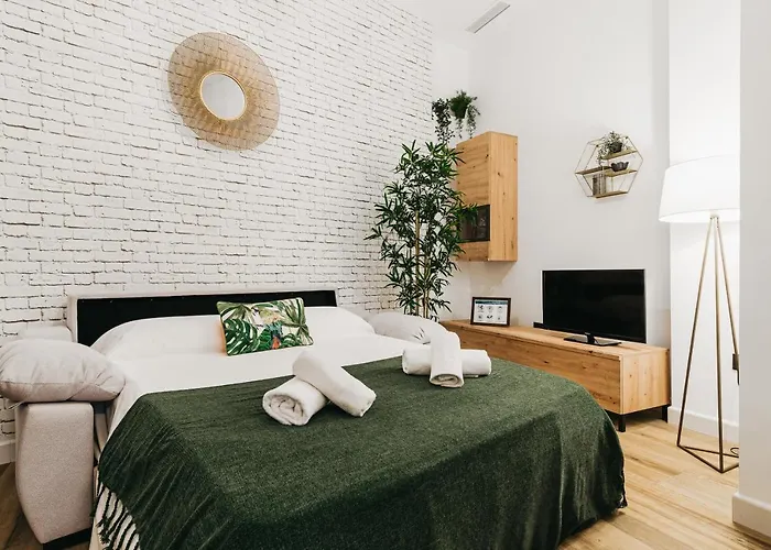 Macarena Junto A La Basilica De La Macarena